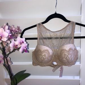 Victoria’s Secret Dream Angels lined Demi 36B bra